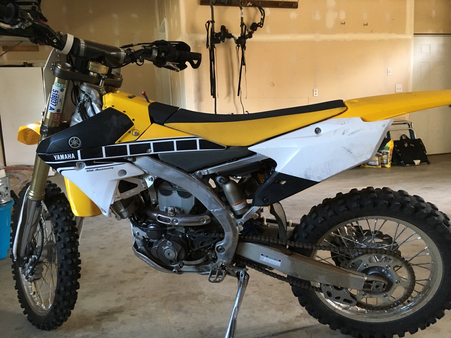 Pull yamaha jaune 60th hot sale